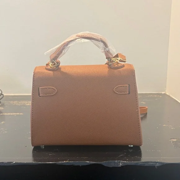 Elegant Tan Handbag - Picture 3 of 4